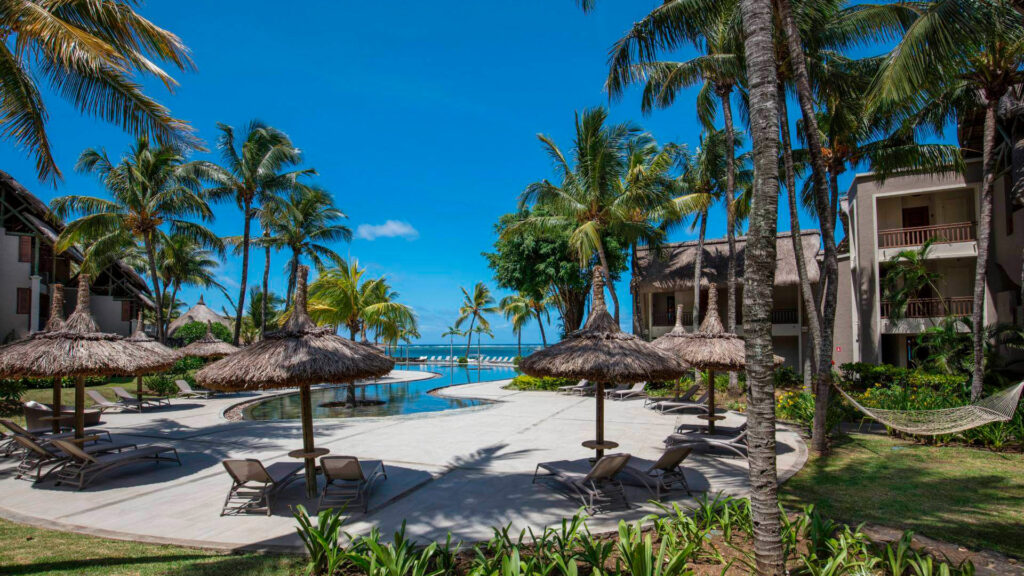 ongolf-golfmatkat-mauritius-Garden pool view of Heritage Awali