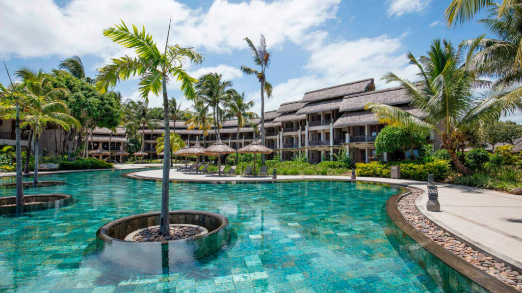 ongolf-golfmatkat-mauritius-Pool view of Heritage Awali