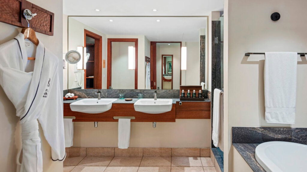 ongolf-golfmatkat-mauritius-beach-view-first-floor-bathroom-heritage-awali