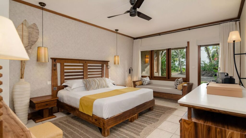 ongolf-golfmatkat-mauritius-deluxe-beachview-bedroom-sideview.jpg