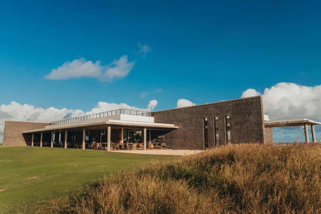 ongolf-golfmatkat-mauritius-la-reserve-golf-links-clubhouse