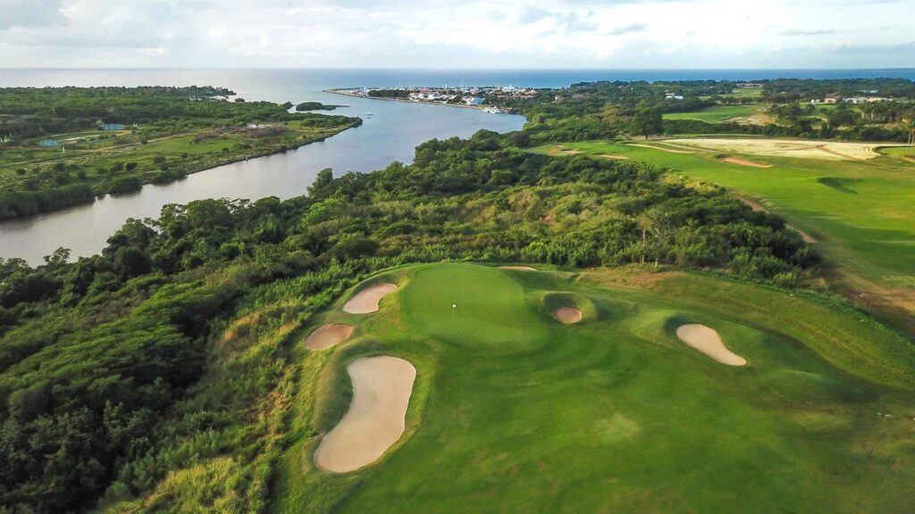 ongolf-golfmatkat-dominikaaninen-casa-de-campo-dye-fore-lagos-marina-2 copia